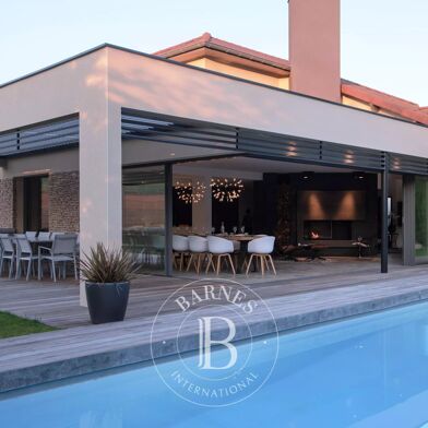 Maison 7 pièces 1352000 €