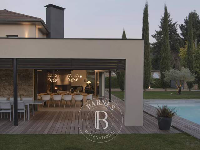 Maison d'architecte haut de gamme aux portes de Lyon/Saint exupéry - Environ 255 m2 habitables - 5 chambres - 1600 m2 terrain - Piscine - Garage — photo du bien