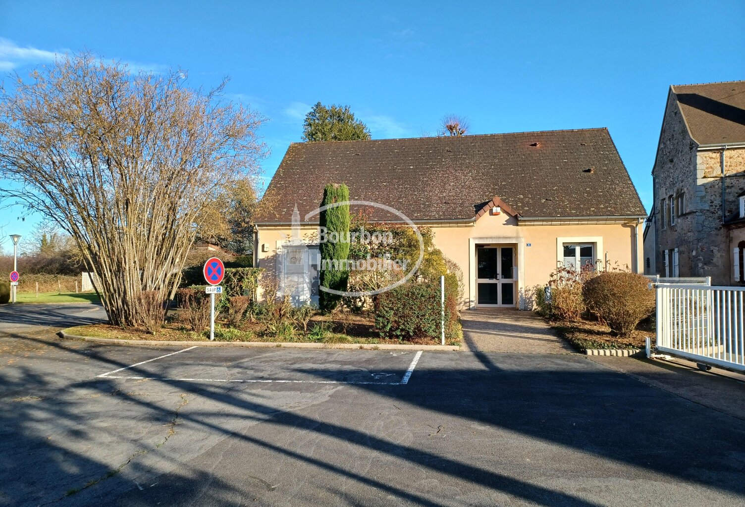 Vente maison 11 pièces 223 m² Bourbon-Lancy (71140) — photo 1