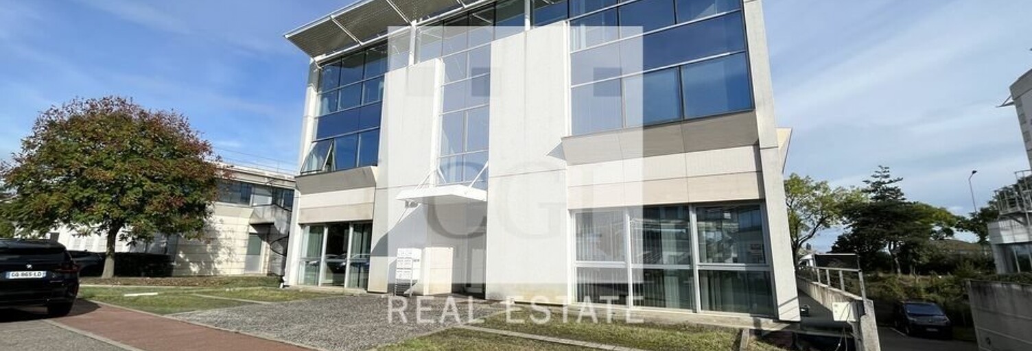 Bureau  473 m² à louer à Bron (69500)