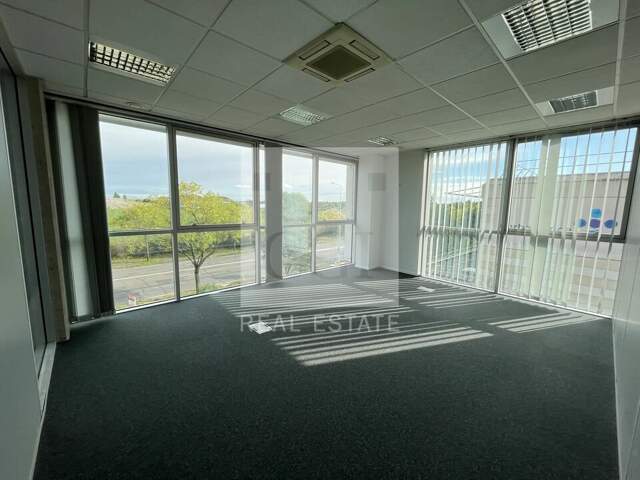 BUREAUX à LOUER — photo du bien