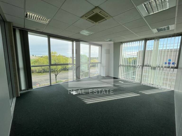 BUREAUX à LOUER — photo 1