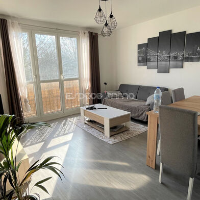 Appartement 3 pièces 776 €