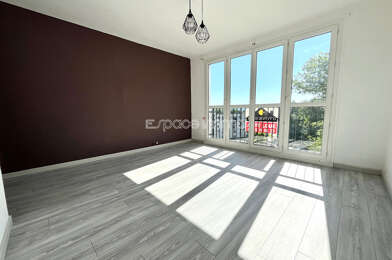 Appartement 3 pièces 776 €