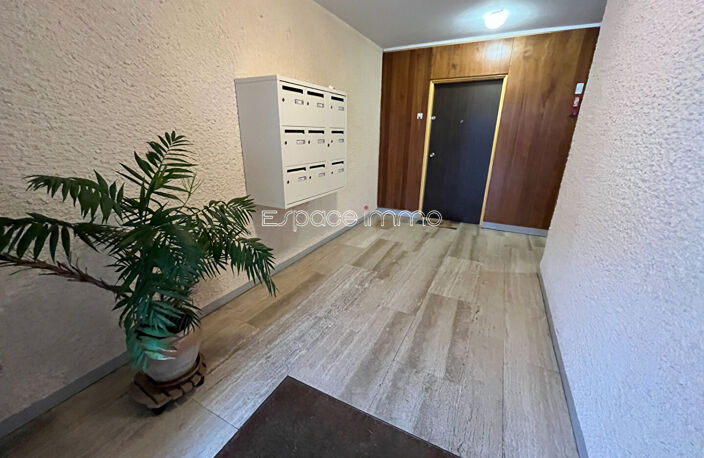 APPARTEMENT F2 - BALCON - CAVE - STATIONNEMENT PRIVE - PARC DE CERISY - MONT SAINT AIGNAN — photo 2