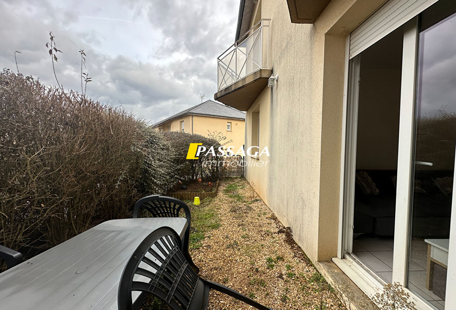 A VENDRE - Appartement type 3 avec parking -  LAISSAC — photo 1