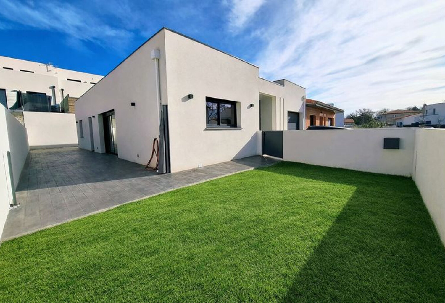 Perpignan, Villa plain pied 3 faces de Type 4 avec garage et jardin — photo 1