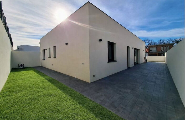 Perpignan, Villa plain pied 3 faces de Type 4 avec garage et jardin — photo 2