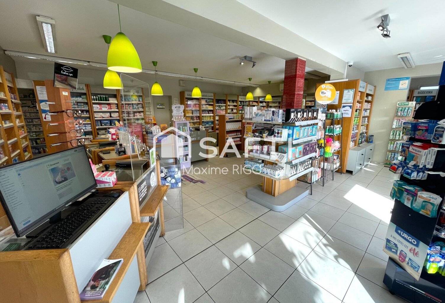 Local commercial 190m² avec parking et habitation 131m² — photo 1