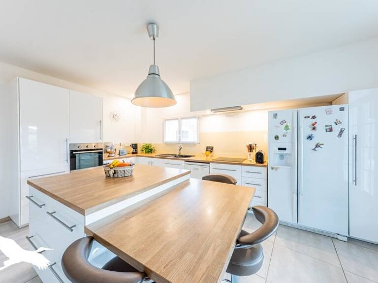 Maison en pierre de 7 pièces principales — photo 1