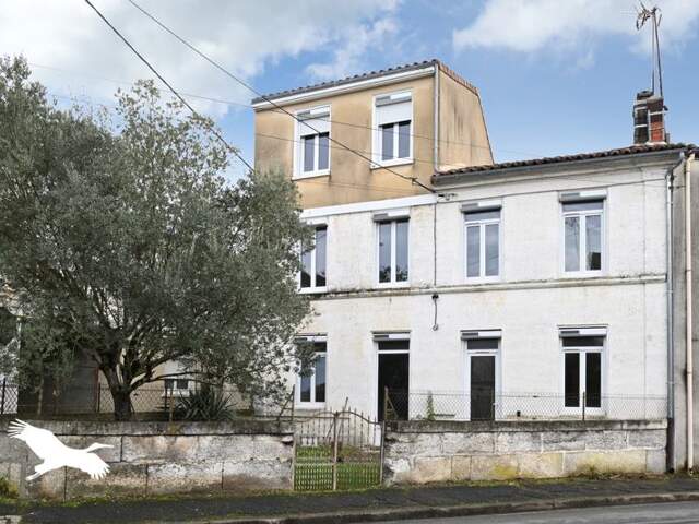 Maison de bourg de 7 pièces principales — photo du bien
