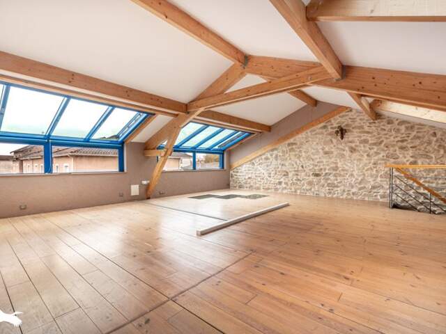 Maison en pierre de 4 pièces principales — photo du bien