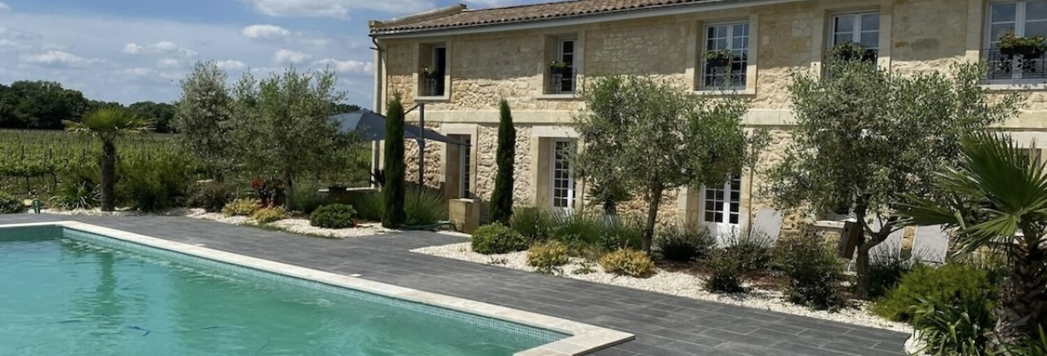 Immeuble  800 m² à vendre à Saint-Louis-de-Montferrand (33440)