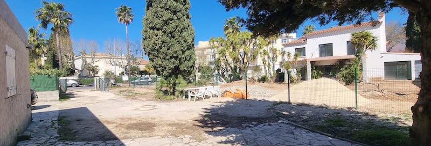 Garage   m² à louer à Sanary-sur-Mer (83110)