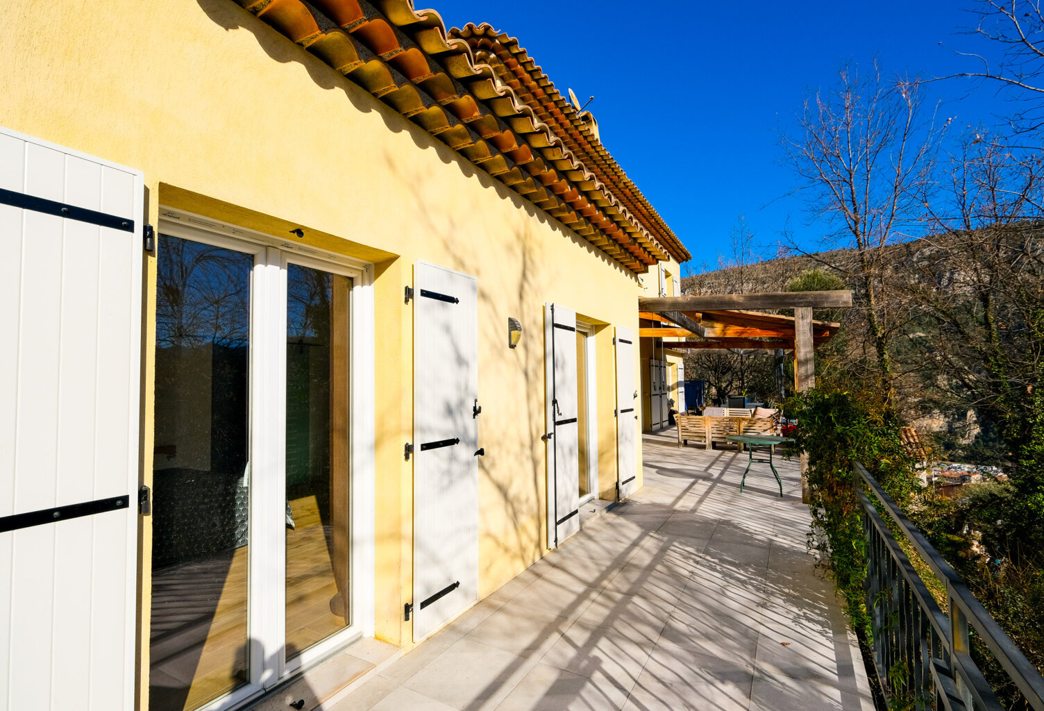 VILLA 5 PIÈCES   178 m2   GILETTE — photo 1