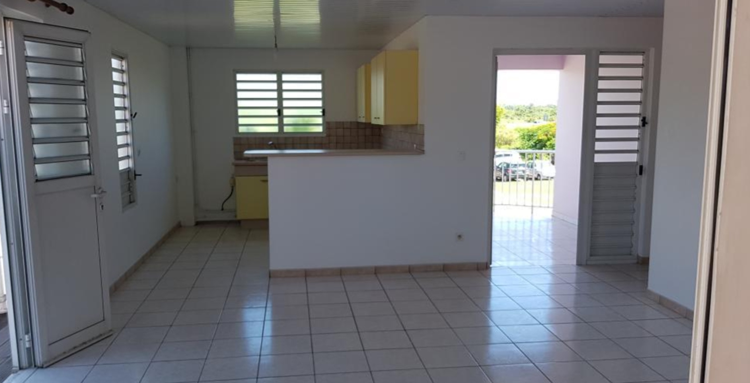 RIVIERE SALEE / Joli appartement T3 + parking — photo 1
