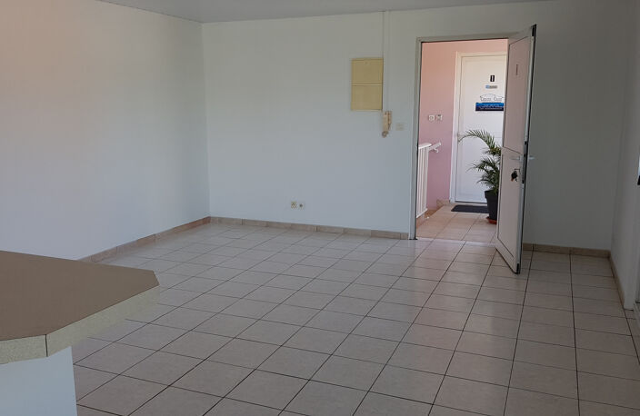 RIVIERE SALEE / Joli appartement T3 + parking — photo 2