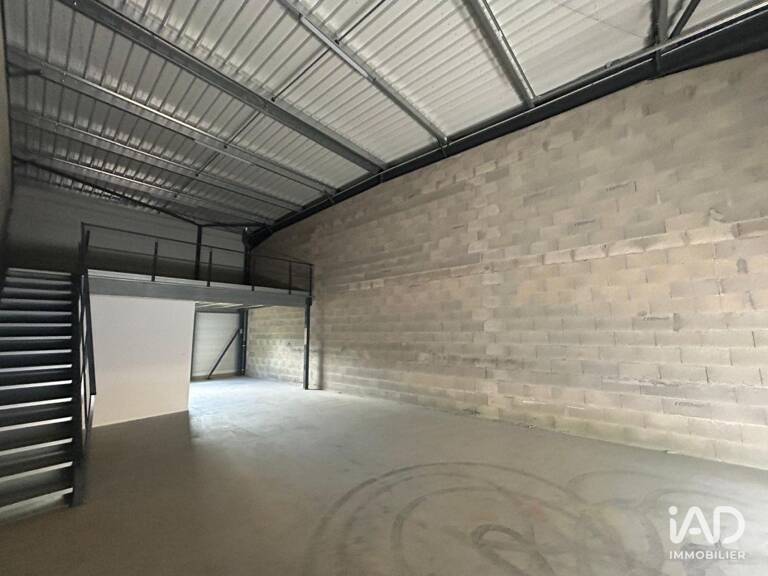 Location Local d'activités 300 m&sup2; — photo 1
