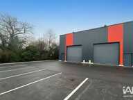 Location Local d'activités 300 m&sup2; — photo 2