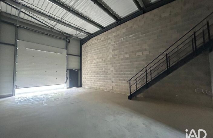 Location Local d'activités 150 m&sup2; — photo 4