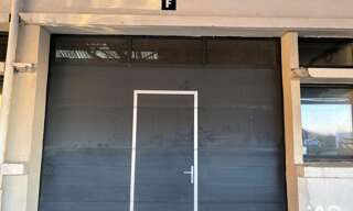 Commerce  202 m² à louer à Le Mesnil-Saint-Denis (78320)