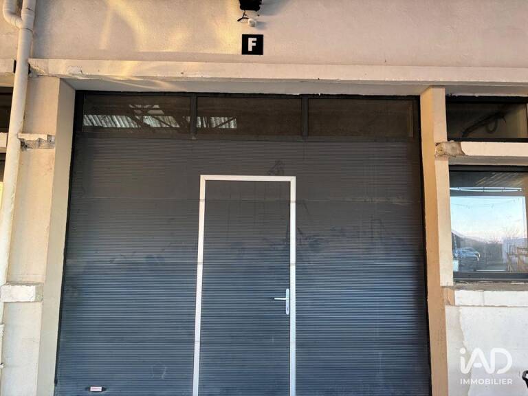 Location Local d'activités 202 m&sup2; — photo 1