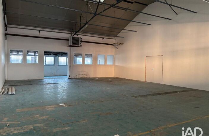 Location Local d'activités 202 m&sup2; — photo 2