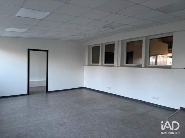 Location Local d'activités 305 m&sup2; — photo du bien
