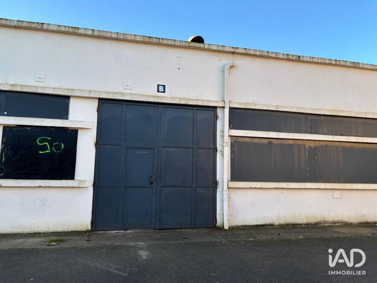 Location Local d'activités 525 m&sup2; — photo 1