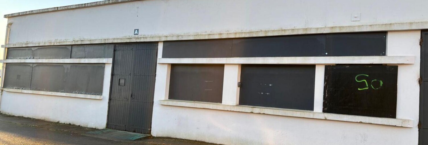 Commerce  320 m² à louer à Le Mesnil-Saint-Denis (78320)