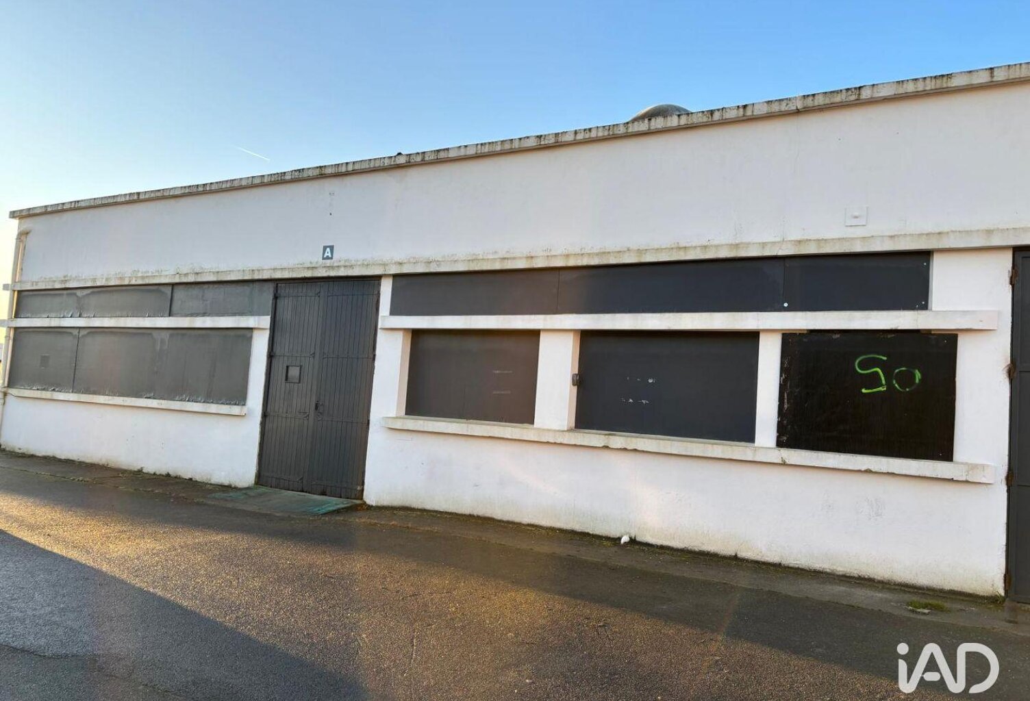Location Local d'activités 320 m&sup2; — photo 1
