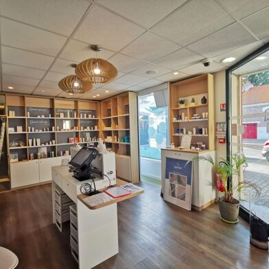 Commerce  699600 €