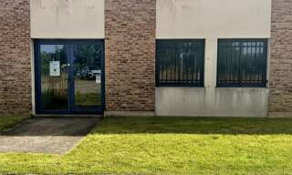 Commerce  2000 m² à vendre à Saint-Médard-de-Guizières (33230)