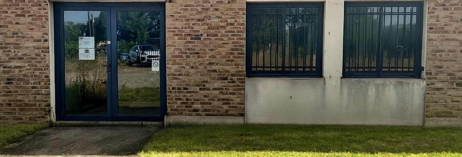 Commerce  2000 m² à vendre à Saint-Médard-de-Guizières (33230)