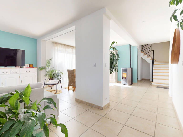 Maison T5 de 164m2 sur un terrain de 2769m2 avec garage — photo 1