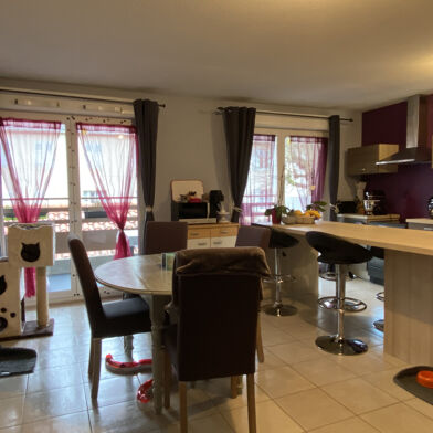 Appartement 3 pièces 810 €