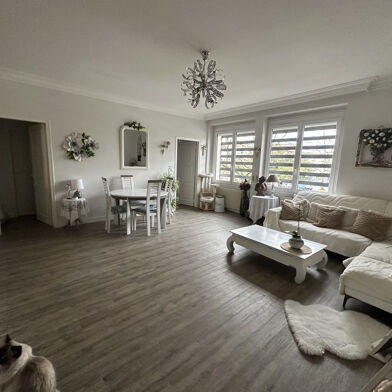 Appartement 5 pièces 985 €