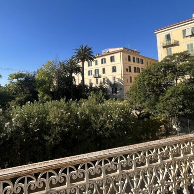 Appartement 7 pièces 2190 €