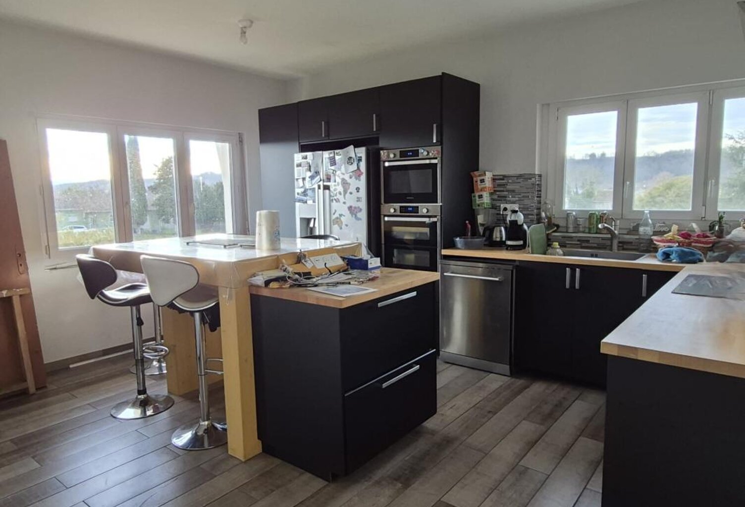 Maison T5 Rénovée – Piscine, Grand Terrain et proximité accès gare et autoroute — photo 1