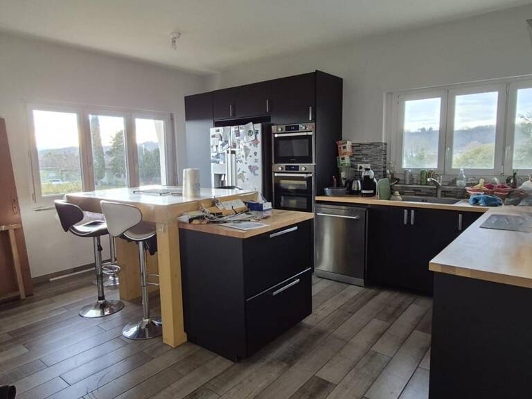 Maison T5 Rénovée – Piscine, Grand Terrain et proximité accès gare et autoroute — photo 1