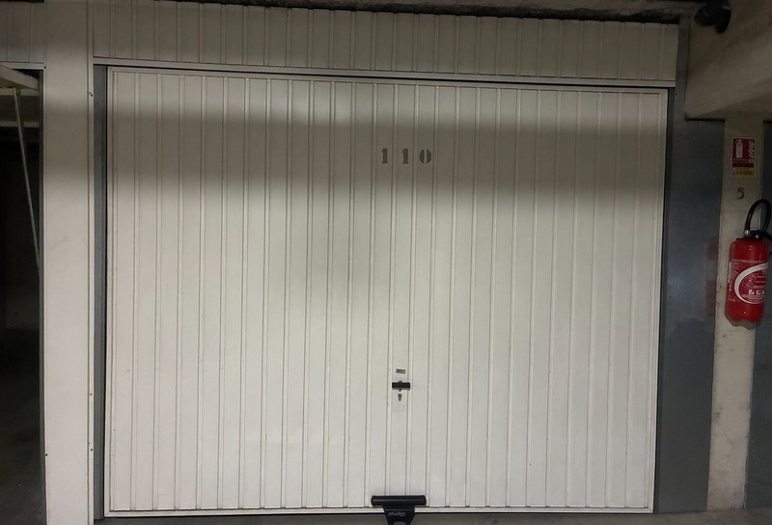 Garage BOX fermé dans résidence face au Corbusier — photo 1