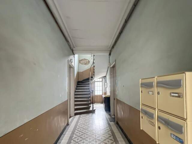 Nîmes centre, quartier Révolution, Hôtel particulier 350m2 à renover, cour, 4 garages (5 appartements) — photo du bien