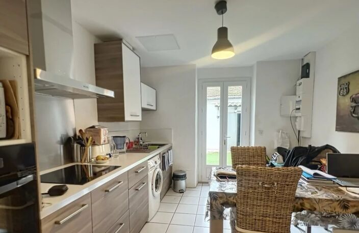 Nîmes centre, quartier Révolution, Hôtel particulier 350m2 à renover, cour, 4 garages (5 appartements) — photo 2