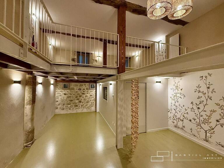 Local commercial — photo 1