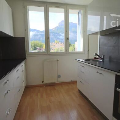 Appartement 3 pièces 707 €