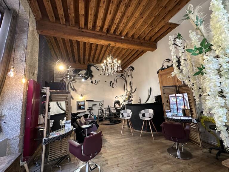 Salon de coiffure à vendre LYON 1ER (69), local d'une surface de 42 m² et un sous-sol utile de 35 m² — photo 1