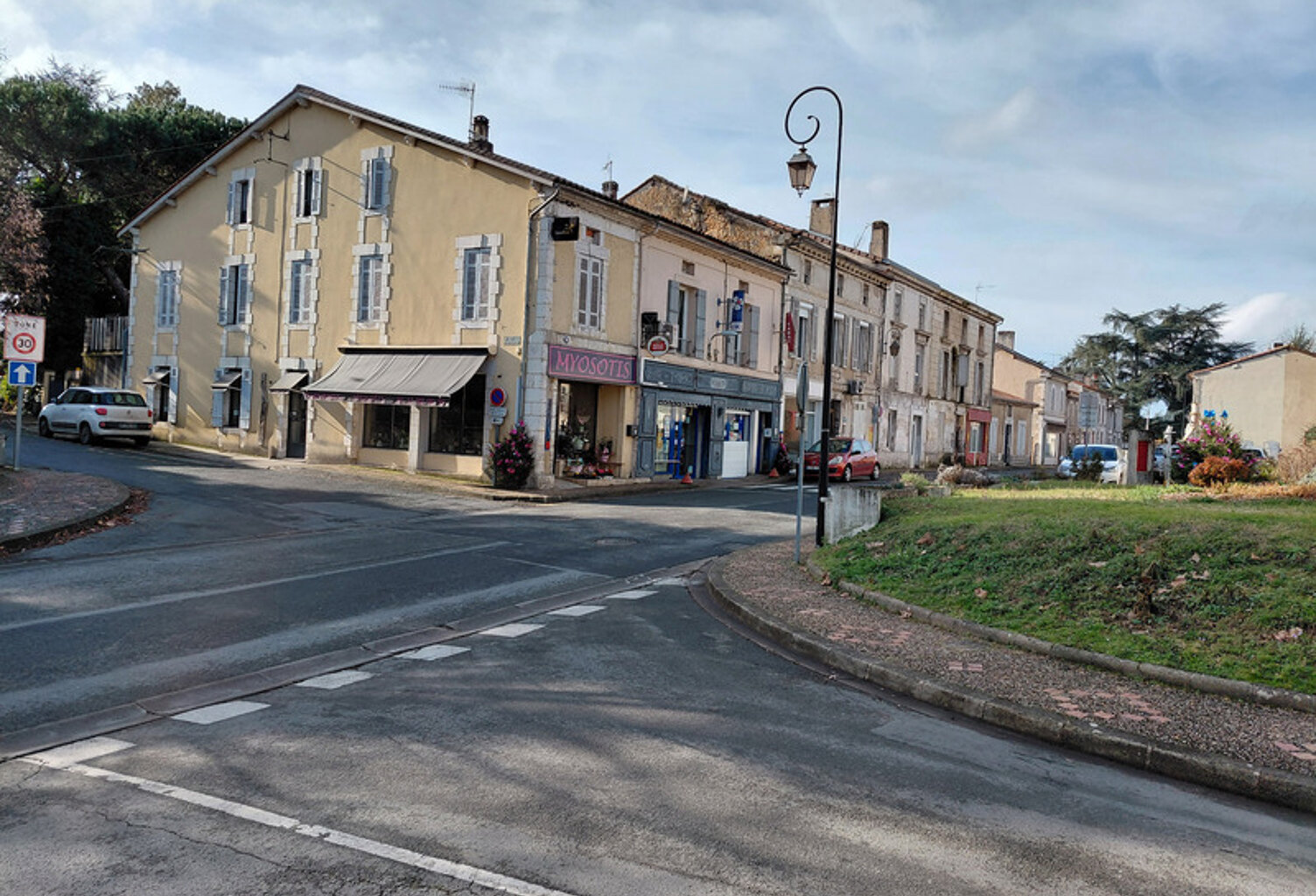 Fonds de commerce Bar-Tabac-Loto à vendre MUSSIDAN (24) — photo 1