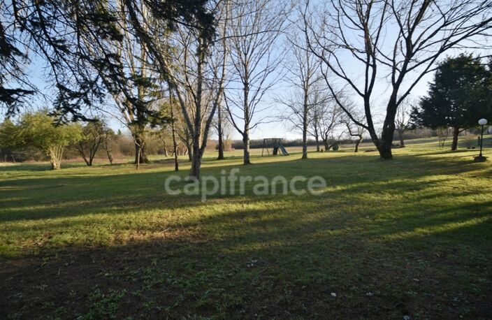 Demeure en pierre du XVIIIe siècle - poutres apparentes - 3 chambres - 2 boxes à chevaux - 18 000m2 de terrain - proche de MARMANDE (47) — photo 4