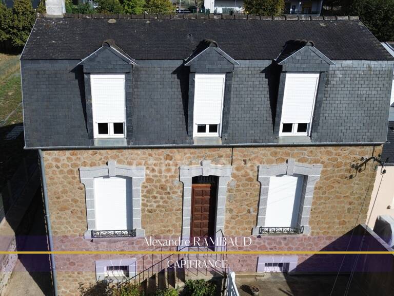 Maison de ville à FOUGERES (35) — photo 1