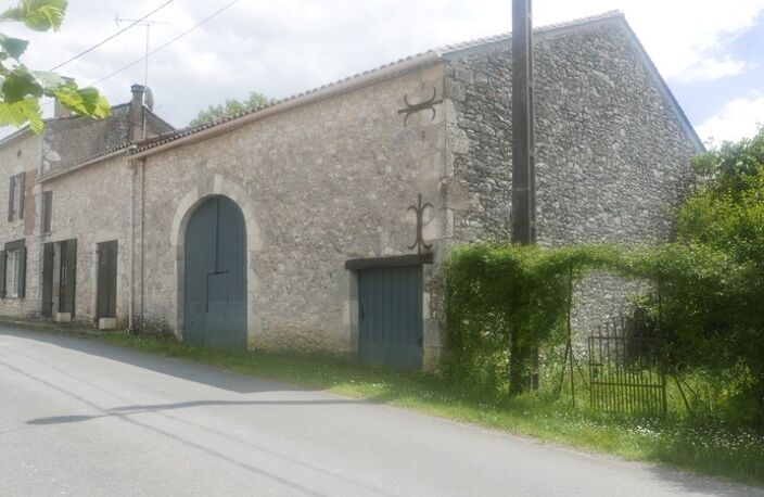 Maison de village en pierre avec dépendances — photo 2